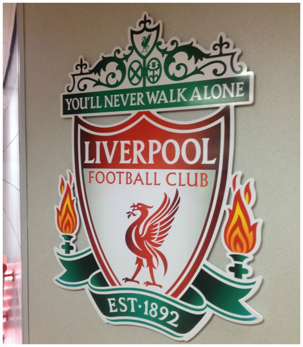 Super Reds Plaque de rue officielle Liverpool FC Anfield Road & Football Crest 40 cm x 18 cm 